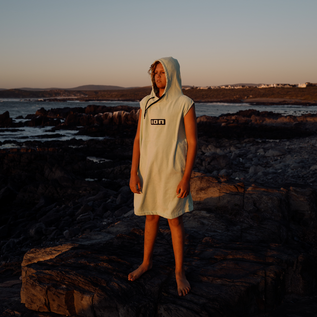 ION_Water_Poncho-Grom_Model-Pictures_1