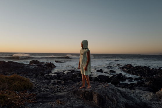 ION_Water_Poncho-Grom_Action-Shots_3