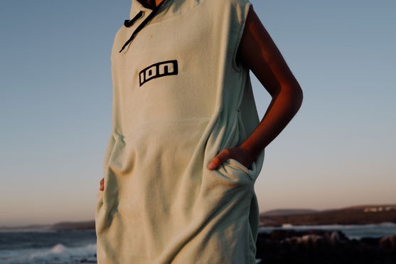 ION_Water_Poncho-Grom_Action-Shots_4