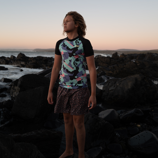 ION_Water_Rashguard-Capture-SS-grom_Model-Pictures_1