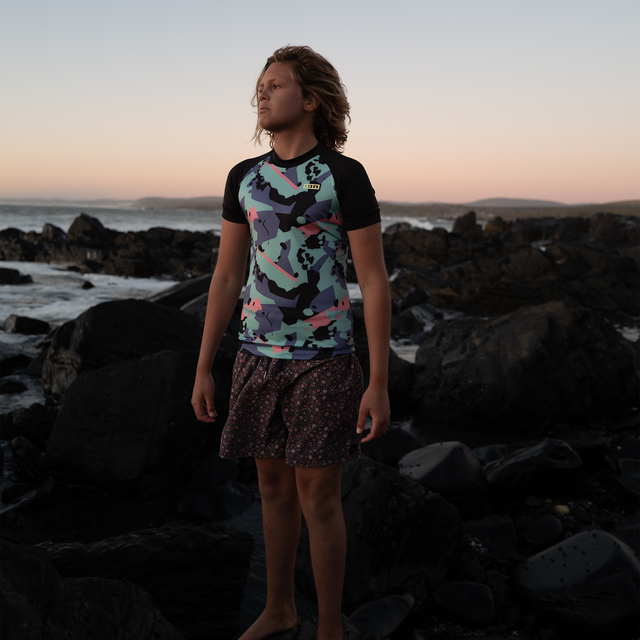 ION_Water_Rashguard-Capture-SS-grom_Model-Pictures_1