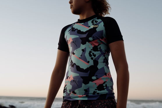 ION_Water_Rashguard-Capture-SS-grom_Action-Shots_1