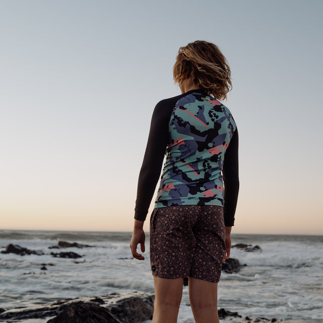 ION_Water_Rashguard-Capture-LS-grom_Model-Pictures_2