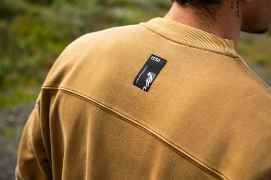 ION_Water_Sweater-Mood-men_Action-Shots_5
