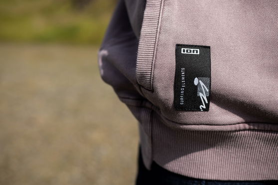 ION_Water_Hoody-No-bad-days-women_Action-Shots_3