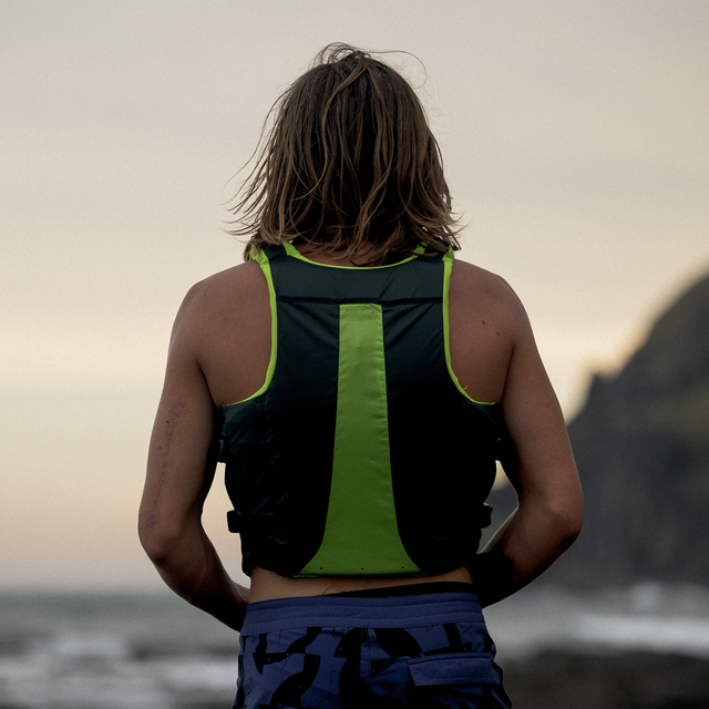 ION_Water_-Booster-X-Vest-Side-Zip-unisex_Model-Pictures_6