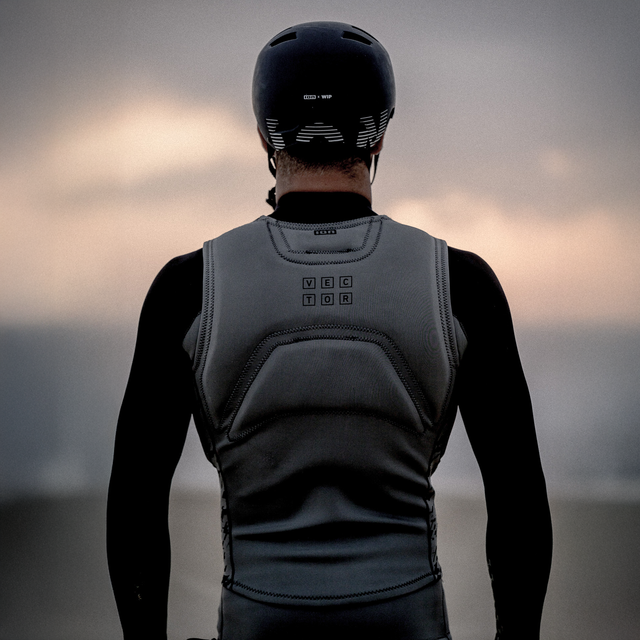 ION_Water_Vector-Vest-Core-Front-Zip-men_Model-Pictures_9