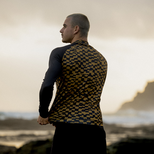 ION_Water_Rashguard-Maze-LS-men_Model-Pictures_2