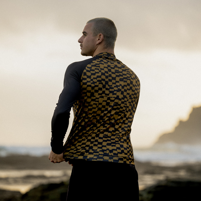 ION_Water_Rashguard-Maze-LS-men_Model-Pictures_2