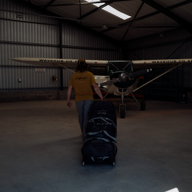 ION_Water_Gearbag-Tec-Golf_Model-Pictures_2