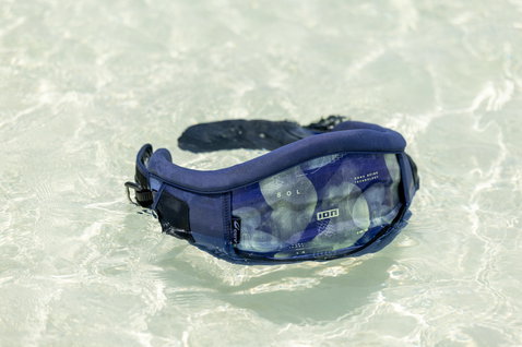 ION Sol Curv waist harness in navy blue with CURV® hard shell and Body Spine Technology