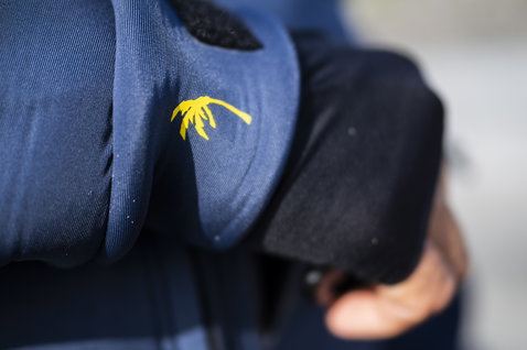ION Neo Shelter Jacket Amp homme veste en néoprène bleu marine avec détail logo jaune