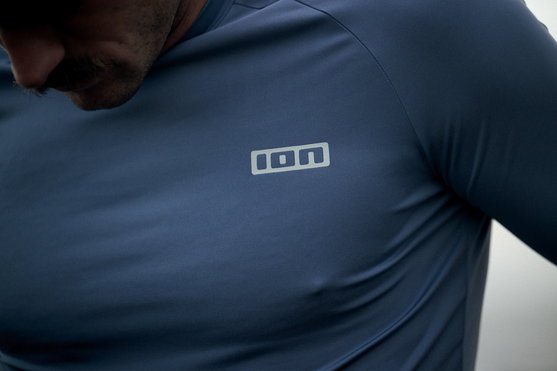 ION_Water_Rashguard-LS-men_Action-Shots_2