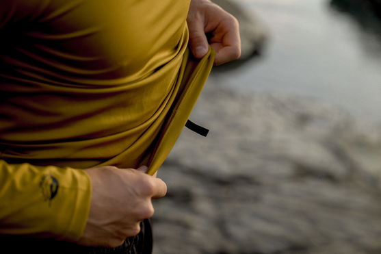 ION_Water_Rashguard-LS-men_Action-Shots_7