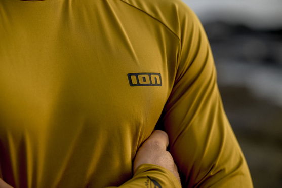ION_Water_Rashguard-LS-men_Action-Shots_8