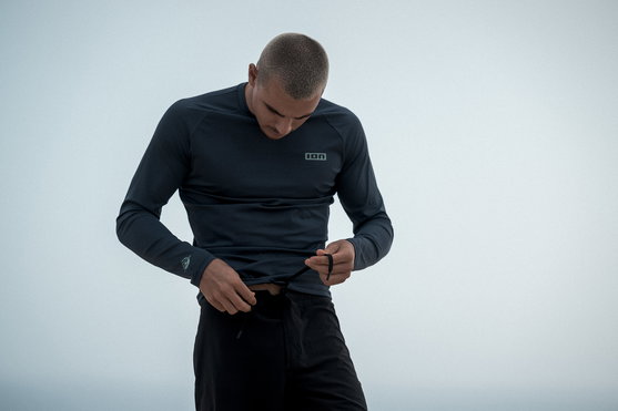 ION_Water_Rashguard-LS-men_Action-Shots_4