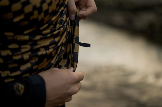 ION_Water_Rashguard-Maze-LS-men_Action-Shots_2