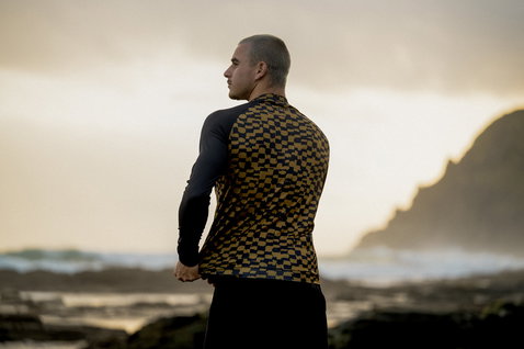 ION Maze long-sleeve rashguard men in black and gold during watersports at the coast