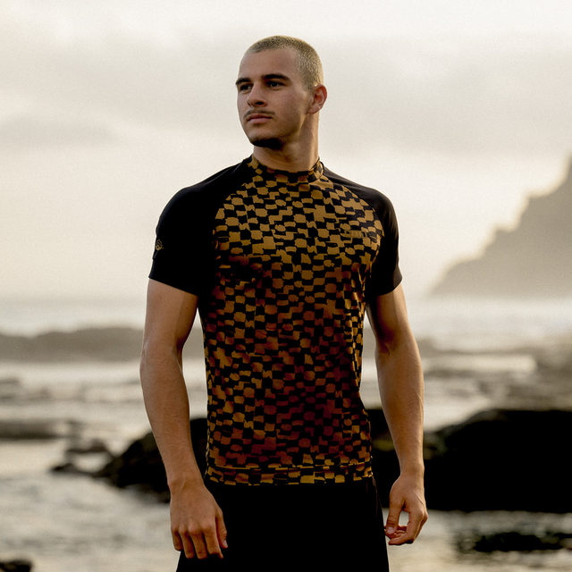 ION_Water_Rashguard-Maze-SS-men_Model-Pictures_1