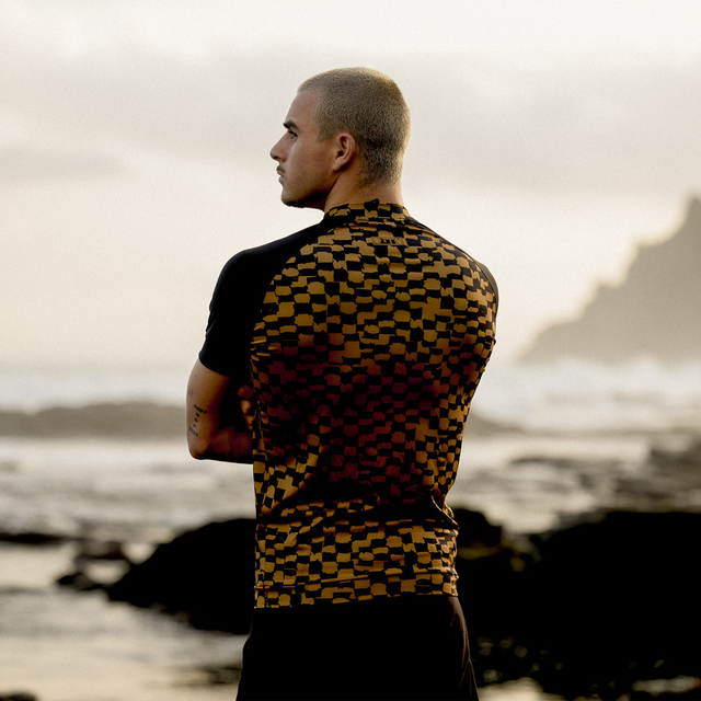 ION_Water_Rashguard-Maze-SS-men_Model-Pictures_2