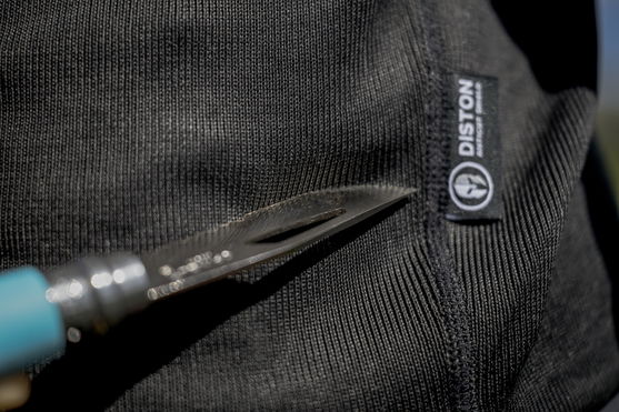 ION_Water_Rashguard-LS-Surf-Shield-unisex_Action-Shots_3