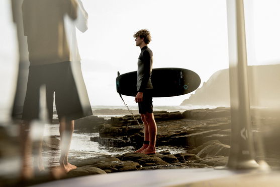 ION_Water_Wing-Board-Leash-Core-Coiled-Ankle_Action-Shots_3