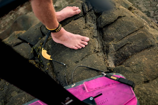 ION_Water_Wing-Board-Leash-Core-Hybrid-Ankle_Action-Shots_4