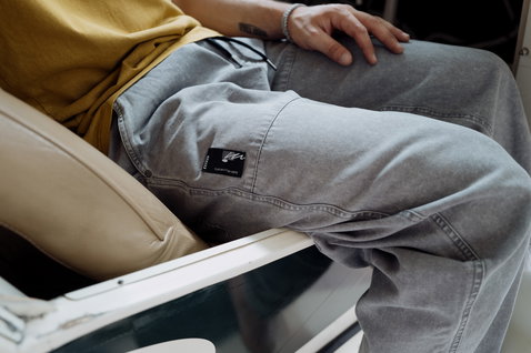 Pantalon unisexe ION Pants HD Cotton en gris clair, porté assis dans un habitacle