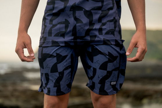 ION_Water_Boardshorts-AOP-19"men_Action-Shots_2