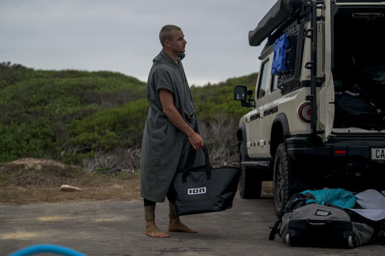 ION_Water_Poncho-Element_Action-Shots_2