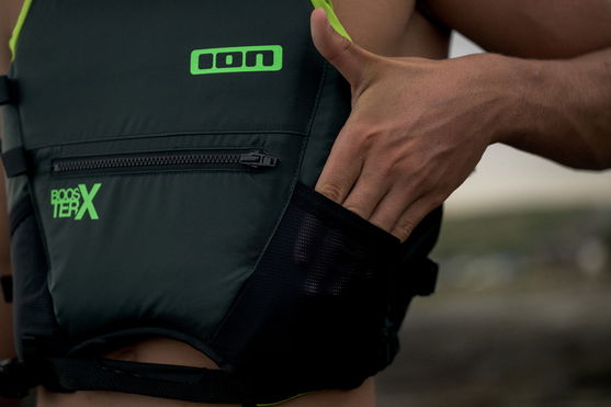 ION_Water_-Booster-X-Vest-Side-Zip-unisex_Action-Shots_5