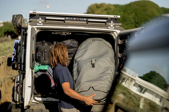 ION_Water_Wing-Boardbag-Core_Action-Shots_3