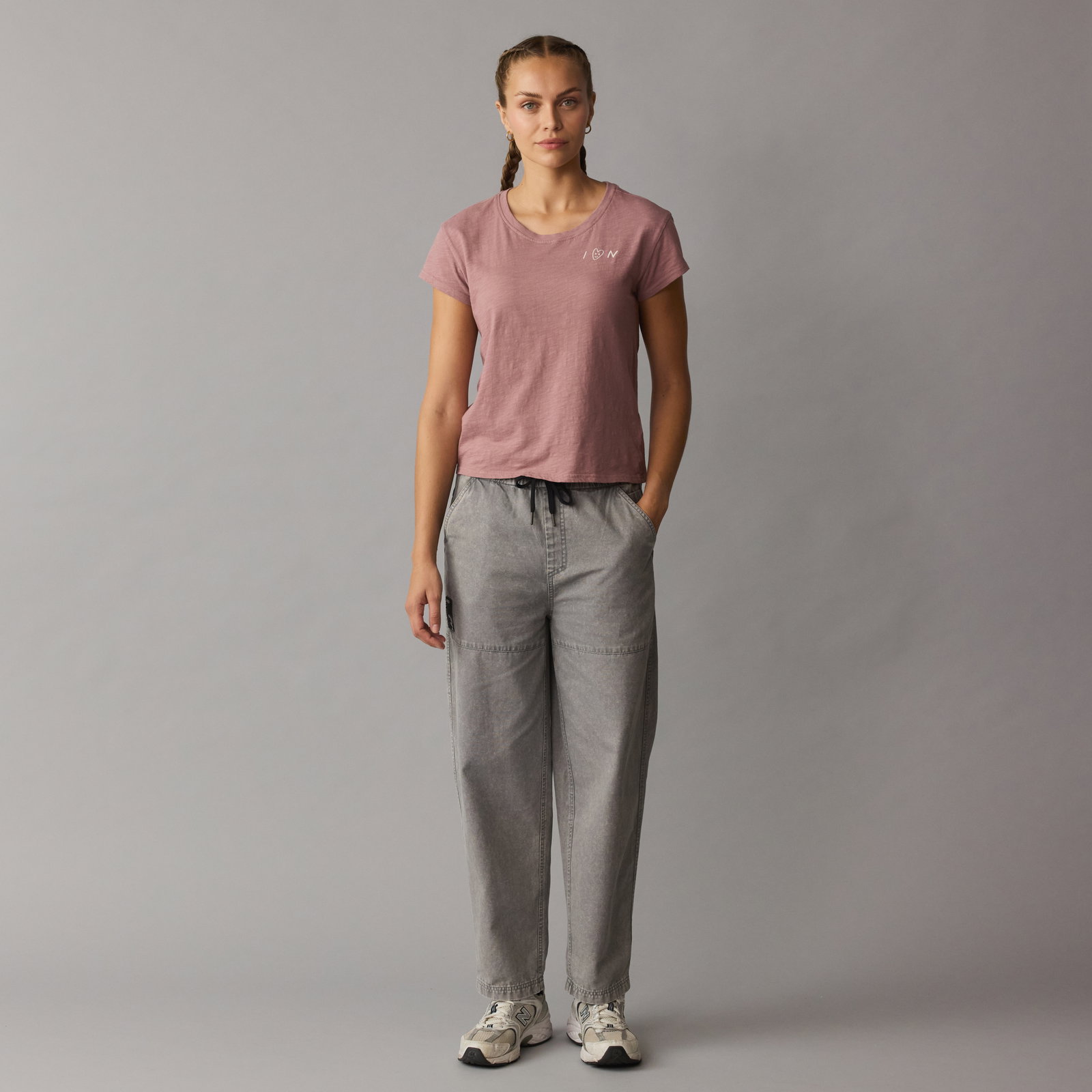ION Pants HD Cotton Unisex Hose in gewaschenem grau, entspannte Passform, Kordelzug, Modell Frontansicht