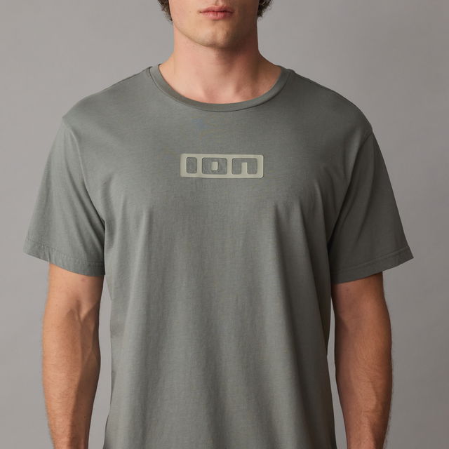 ION_Water_Tee-Ionic-SS-men_Model-Pictures_5