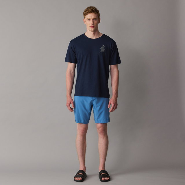 ION_Water_Boardshorts-Ionic-19"men_Model-Pictures_1
