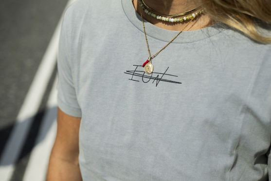 ION_Water_Tee-Graphic-SS-women_Action-Shots_1