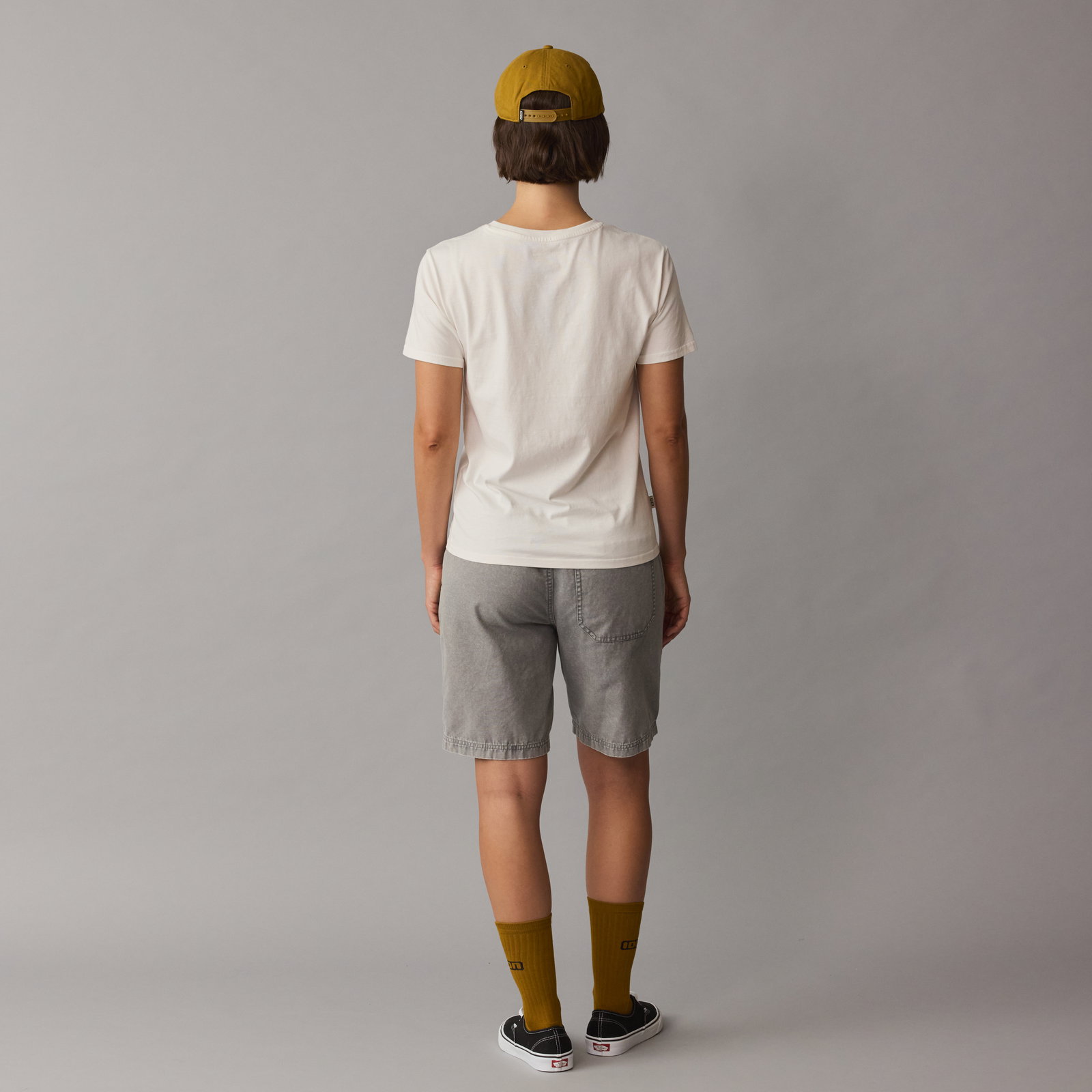 ION Logo Tee S-Ionic T-shirt femme manches courtes en blanc cassé — vue de dos