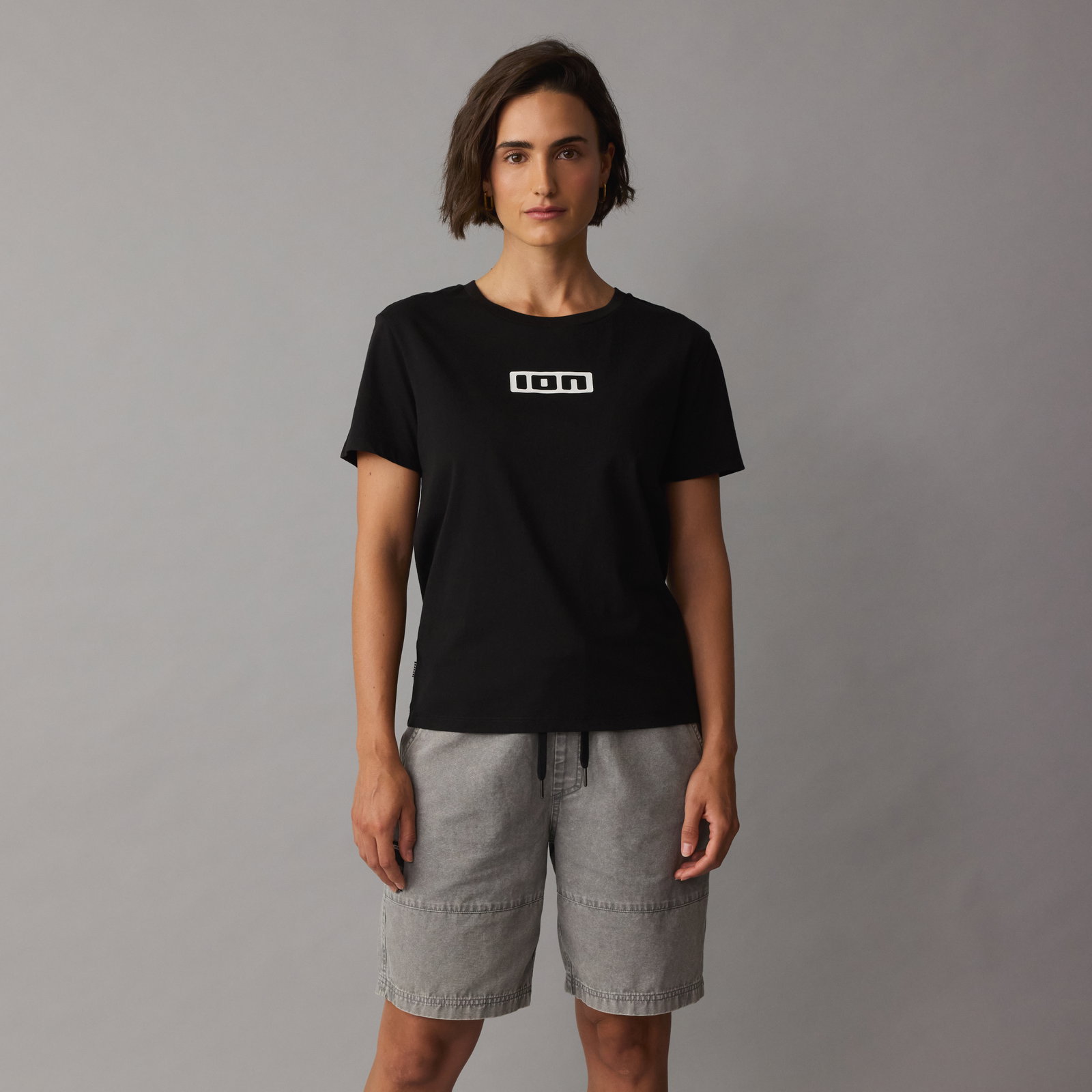 ION Ionic t-shirt manches courtes femme en noir avec logo 3D, coupe décontractée