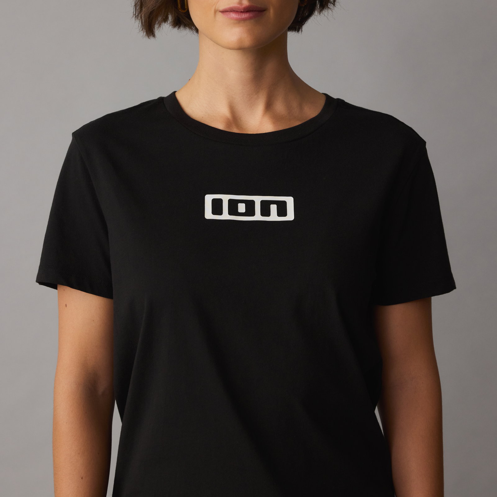 T-shirt manches courtes ION Tee Ionic SS femme en noir avec logo 3D