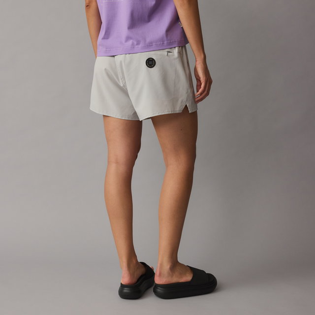 ION_Water_Boardshorts-Ionic-women_Model-Pictures_2