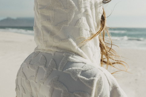 ION Poncho Select Reefside surf poncho in off-white worn at the beach
