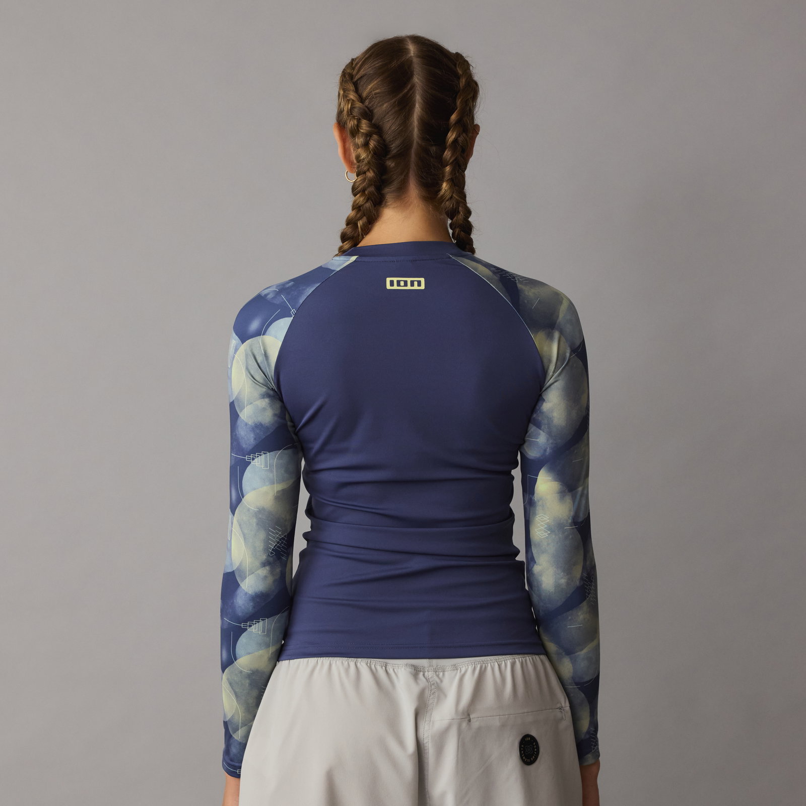 ION Lizz Langarm-Rashguard Damen in marineblau mit geometrischem Print, Rückenansicht