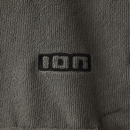 ION_Water_Poncho-Element_Model-Pictures_8