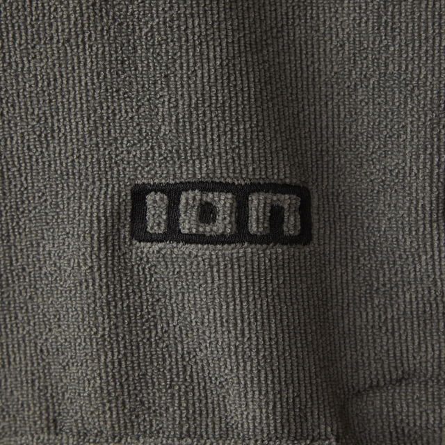 ION_Water_Poncho-Element_Model-Pictures_8