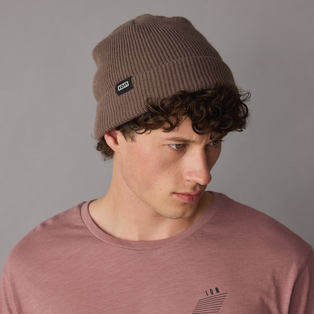 ION_Water_Beanie-Ionic_Model-Pictures_4