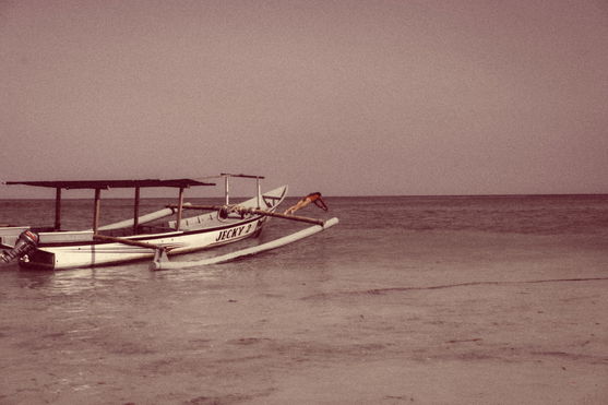 ION_Water_Amaze-Hot-Shorty-1.5-LS-Front-Zip-women_Action-Shots_9