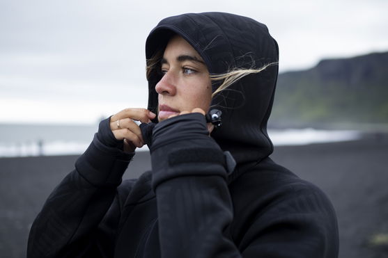 ION_Water_Neo-Shelter-Jacket-Amp-women_Action-Shots_1