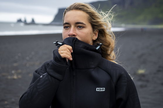 ION_Water_Neo-Shelter-Jacket-Amp-women_Action-Shots_2