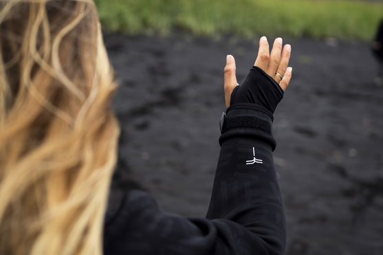 ION_Water_Neo-Shelter-Jacket-Amp-women_Action-Shots_3