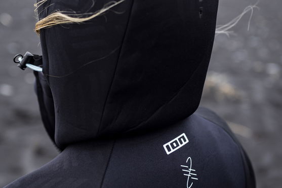 ION_Water_Neo-Shelter-Jacket-Amp-women_Action-Shots_4